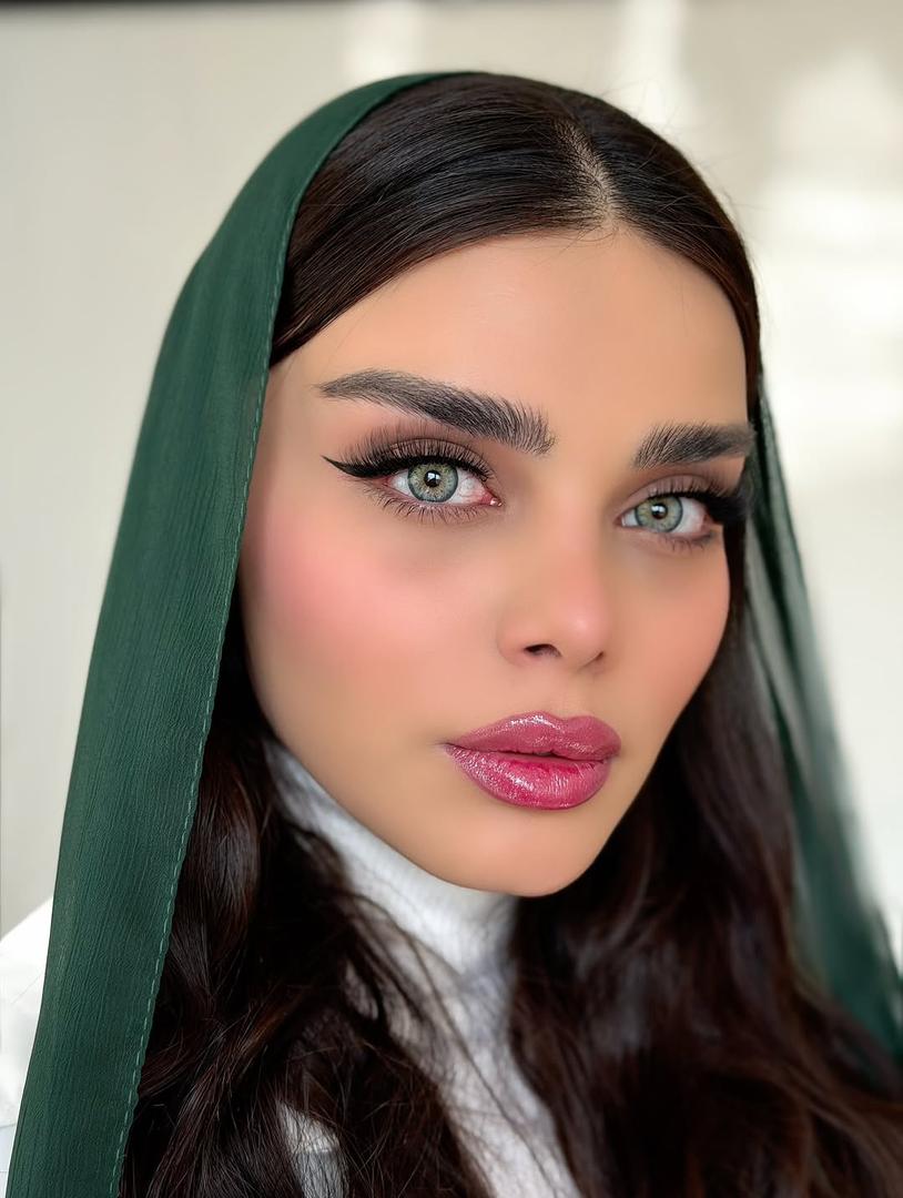 لنز رنگی یونیک نچرال گرین UNIQUE NATURAL GREEN